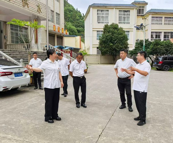 图片 1.jpg 图片 1.jpg