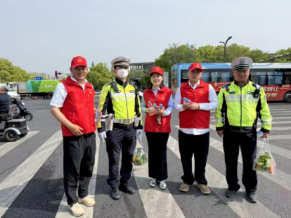 图片 11.jpg 图片 11.jpg